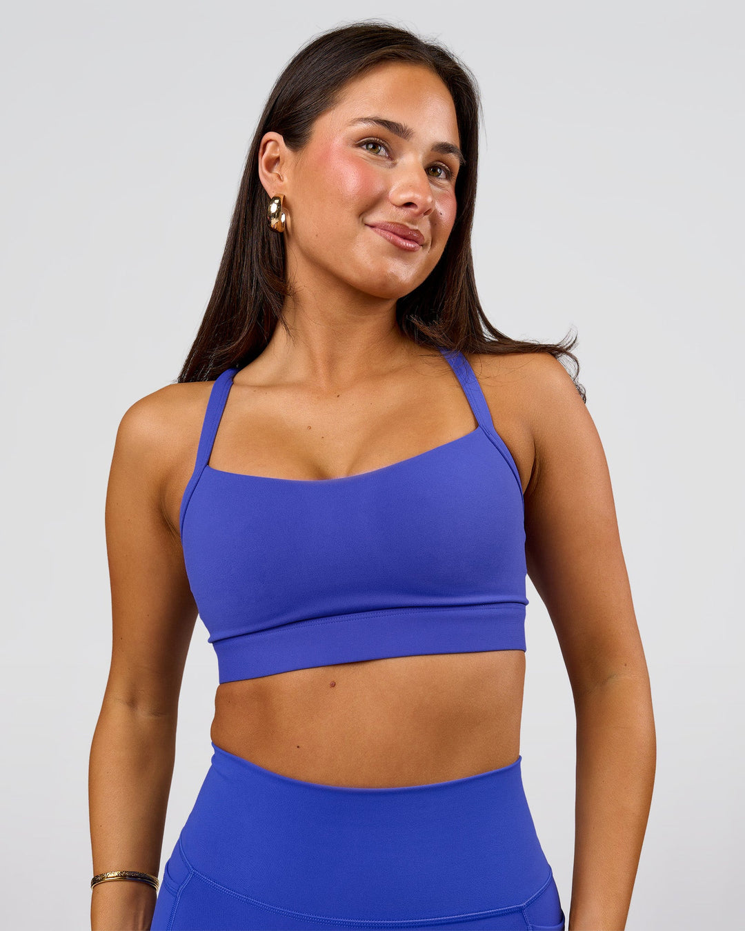 Woman wearing Momentum Sports Bra D/DD/E - Power Cobalt | Model:Bianca | Size:S - view 3