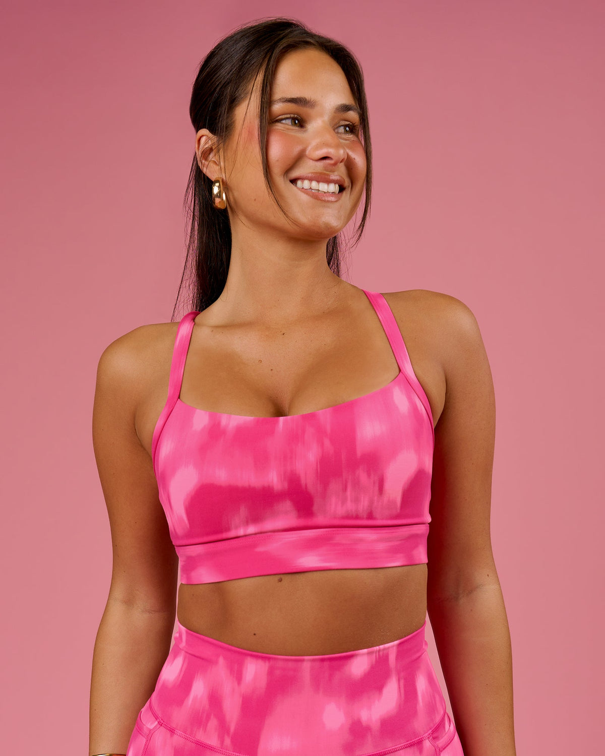 Woman wearing Momentum Sports Bra D/DD/E - Radiant Pink | Model:Bianca | Size:S