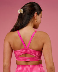 Woman wearing Momentum Sports Bra D/DD/E - Radiant Pink | Model:Bianca | Size:S | Thumbnail Index: 3