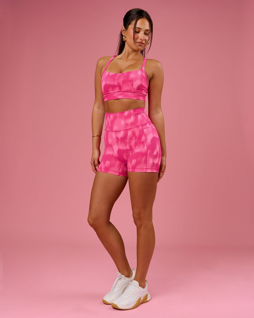 Woman wearing Momentum Sports Bra D/DD/E - Radiant Pink | Model:Bianca | Size:S - view 7