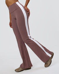 Woman wearing Fusion V-Contour Bind High-Rise Flared Legging - Cocoa Power-White | Model:Jordan | Size:S | Thumbnail Index: 11