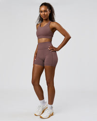 Woman wearing Fusion V-Contour Ultra High-Rise 4" Short Pockets - Cocoa Powder | Model:Jordan | Size:S | Thumbnail Index: 6
