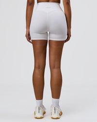 Woman wearing Fusion V-Contour Ultra High-Rise 4" Short Pockets - White | Model:Jordan | Size:S | Thumbnail Index: 4