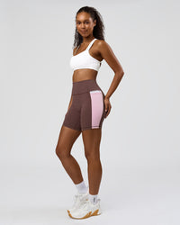 Woman wearing Fusion V-Contour Ultra High-Rise 6" Short Pockets - Cocoa Powder-Marshmallow-White | Model:Jordan | Size:S | Thumbnail Index: 7