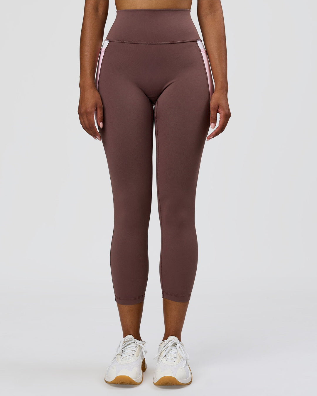 Woman wearing Fusion V-Contour Ultra High-Rise 7/8 Legging Pockets - Cocoa Powder-Marshmallow-White | Model:Jordan | Size:S - view 3