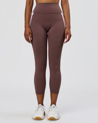 Woman wearing Fusion V-Contour Ultra High-Rise 7/8 Legging Pockets - Cocoa Powder-Marshmallow-White | Model:Jordan | Size:S | Thumbnail Index: 2
