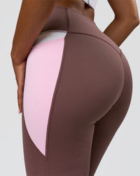 Woman wearing Fusion V-Contour Ultra High-Rise 7/8 Legging Pockets - Cocoa Powder-Marshmallow-White | Model:Jordan | Size:S | Thumbnail Index: 4