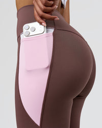 Woman wearing Fusion V-Contour Ultra High-Rise 7/8 Legging Pockets - Cocoa Powder-Marshmallow-White | Model:Jordan | Size:S | Thumbnail Index: 6