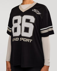 Woman wearing Playmaker V-Neck Jersey - Black-Shale Beige | Model:Rosie | Size:S | Thumbnail Index: 1