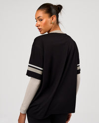Woman wearing Playmaker V-Neck Jersey - Black-Shale Beige | Model:Rosie | Size:S | Thumbnail Index: 2