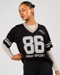 Woman wearing Playmaker V-Neck Jersey - Black-Shale Beige | Model:Rosie | Size:S | Thumbnail Index: 0
