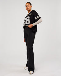 Woman wearing Playmaker V-Neck Jersey - Black-Shale Beige | Model:Rosie | Size:S | Thumbnail Index: 4