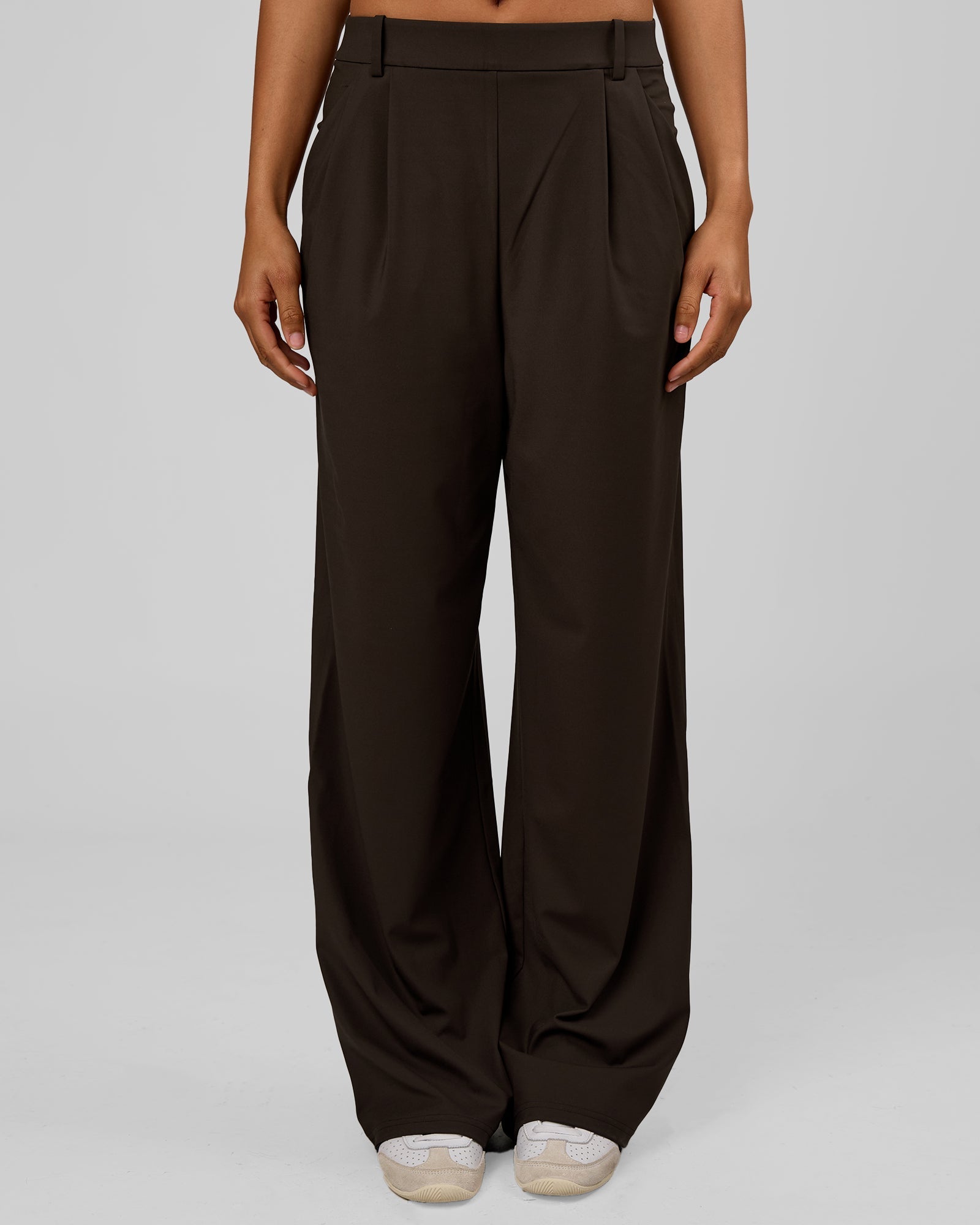 Woman wearing StretchShift Wide Leg Pant Tall - Ground Coffee | Model:Rosie | Size:S