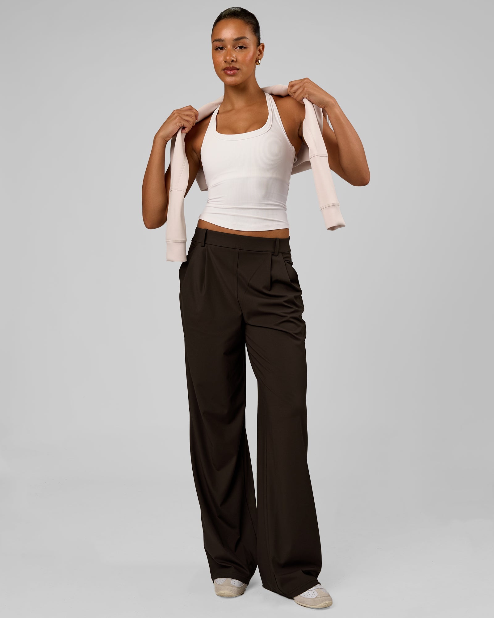 Woman wearing StretchShift Wide Leg Pant Tall - Ground Coffee | Model:Rosie | Size:S