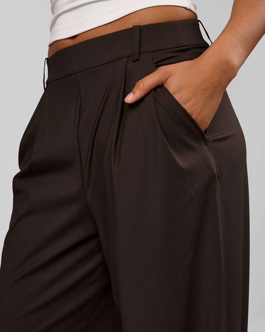 Woman wearing StretchShift Wide Leg Pant Tall - Ground Coffee | Model:Rosie | Size:S - view 5