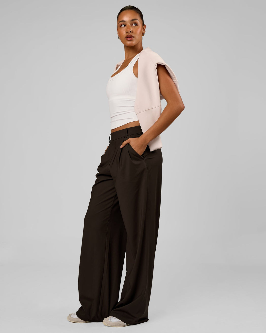 Woman wearing StretchShift Wide Leg Pant Tall - Ground Coffee | Model:Rosie | Size:S - view 6