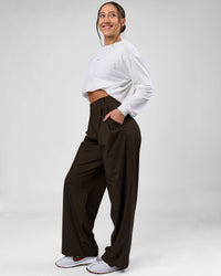 Woman wearing StretchShift Wide Leg Pant - Ground Coffee | Model:Summer | Size:S | Thumbnail Index: 5