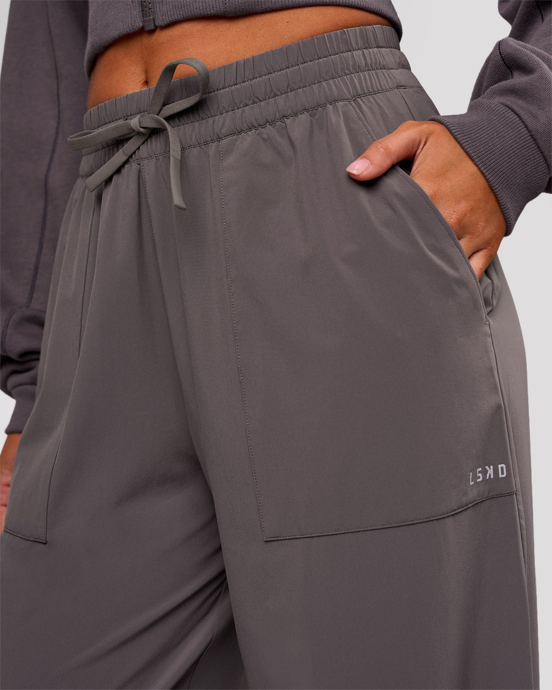 Woman wearing Bend Woven Pant - Duskstone | Model:Charli | Size:XS - view 6
