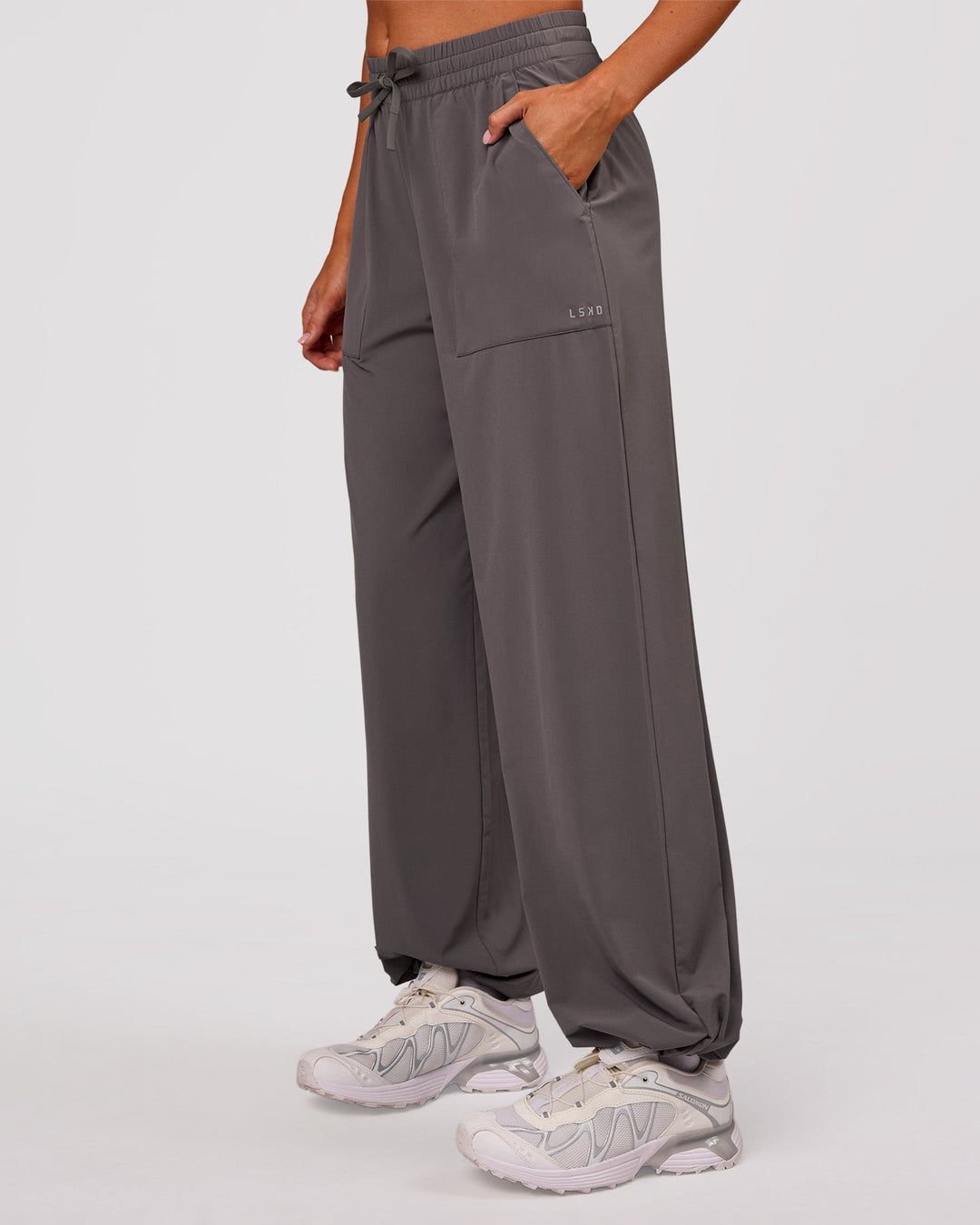 Woman wearing Bend Woven Pant - Duskstone | Model:Charli | Size:XS - view 9