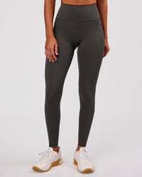 Woman wearing Fusion Ultra High-Rise Full Length Legging Pockets - Onyx | Model:Charli | Size:XS | Thumbnail Index: 2