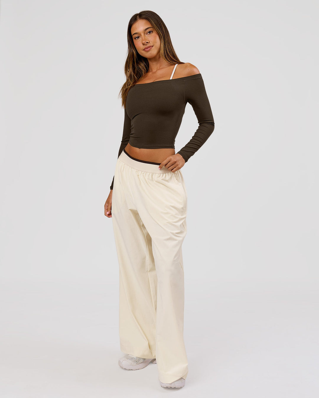 Woman wearing Stride Wide Leg Pant - Vanilla Bean | Model:Charli | Size:XS - view 9