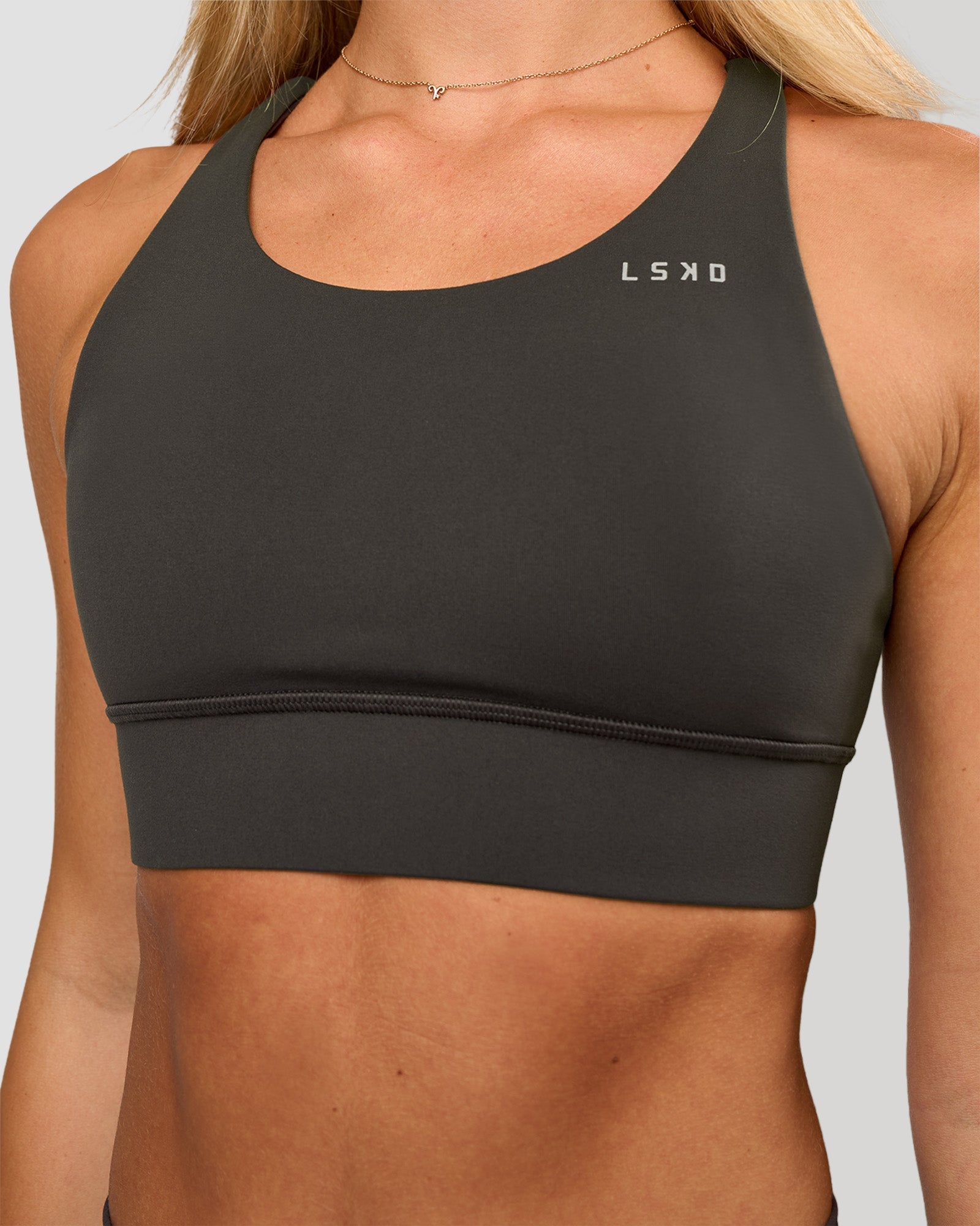 Woman wearing Accelerate Sports Bra - Onyx | Model:Issy | Size:XS