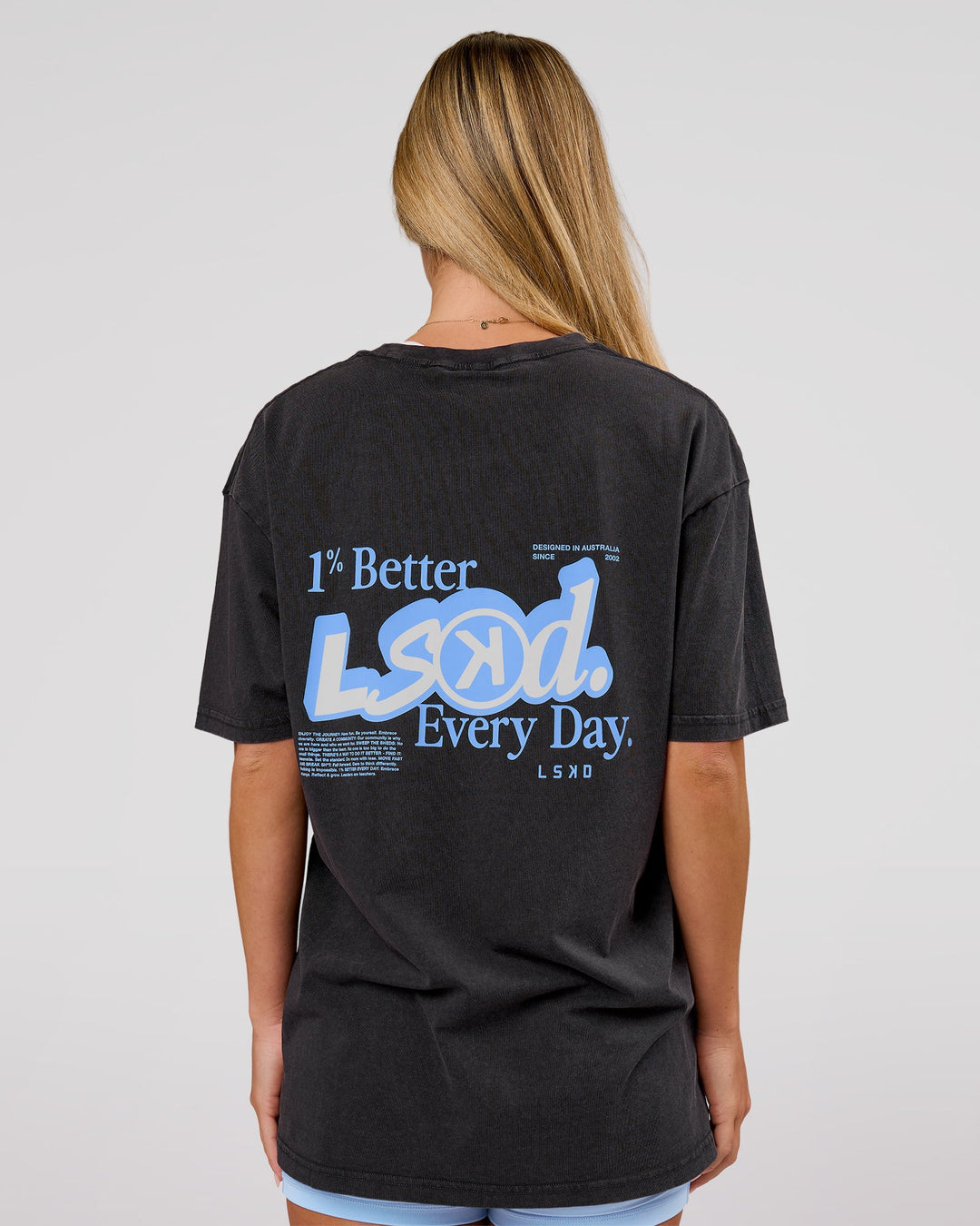 Woman wearing Blended FLXCotton Oversize Tee  - Black Washed | Model:Issy | Size:XS - view 3