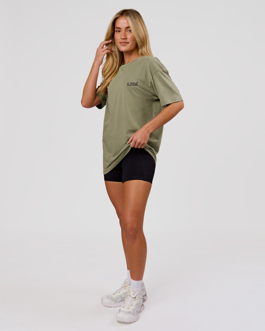 Woman wearing Blended FLXCotton Oversize Tee  - Fog | Model:Issy | Size:XS - view 13