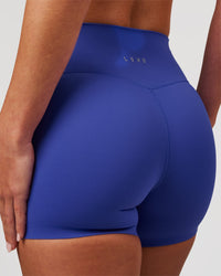 Woman wearing Elixir High-Rise 4" Short Pockets - Power Cobalt | Model:Issy | Size:XS | Thumbnail Index: 2