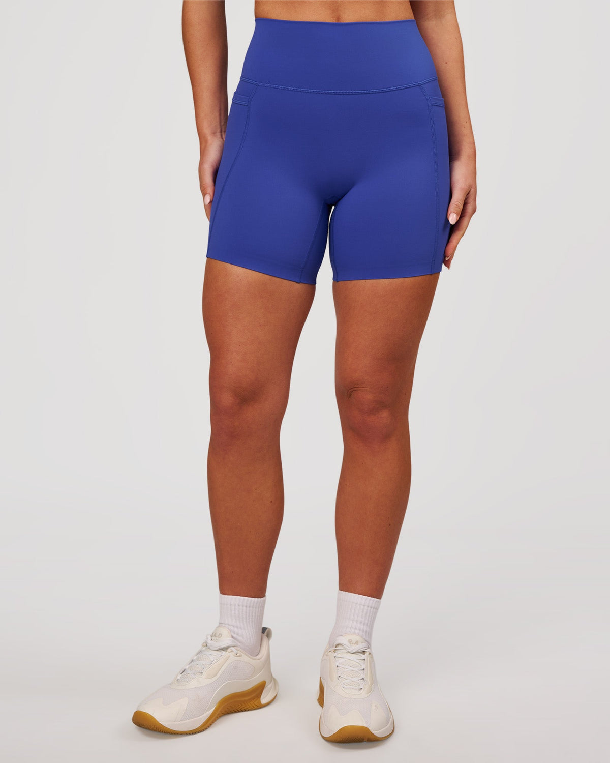 Woman wearing Elixir High-Rise 6" Short Pockets - Power Cobalt | Model:Issy | Size:XS