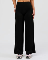Woman wearing Elixir High-Rise Petite Pant - Black | Model:Issy | Size:XS | Thumbnail Index: 1