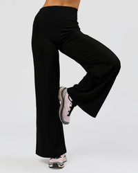 Woman wearing Elixir High-Rise Petite Pant - Black | Model:Issy | Size:XS | Thumbnail Index: 10