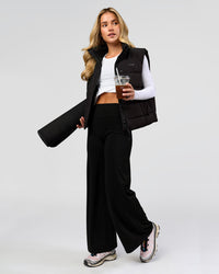 Woman wearing Elixir High-Rise Petite Pant - Black | Model:Issy | Size:XS | Thumbnail Index: 11