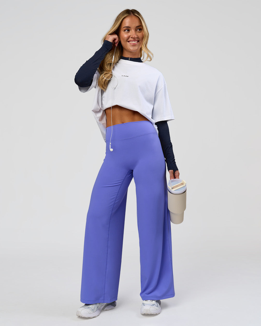 Woman wearing Elixir High-Rise Petite Pant - Bluebell | Model:Issy | Size:XS - view 5