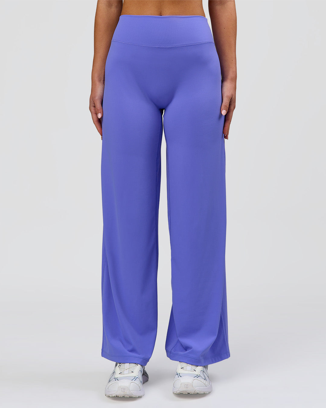 Woman wearing Elixir High-Rise Petite Pant - Bluebell | Model:Issy | Size:XS - view 6