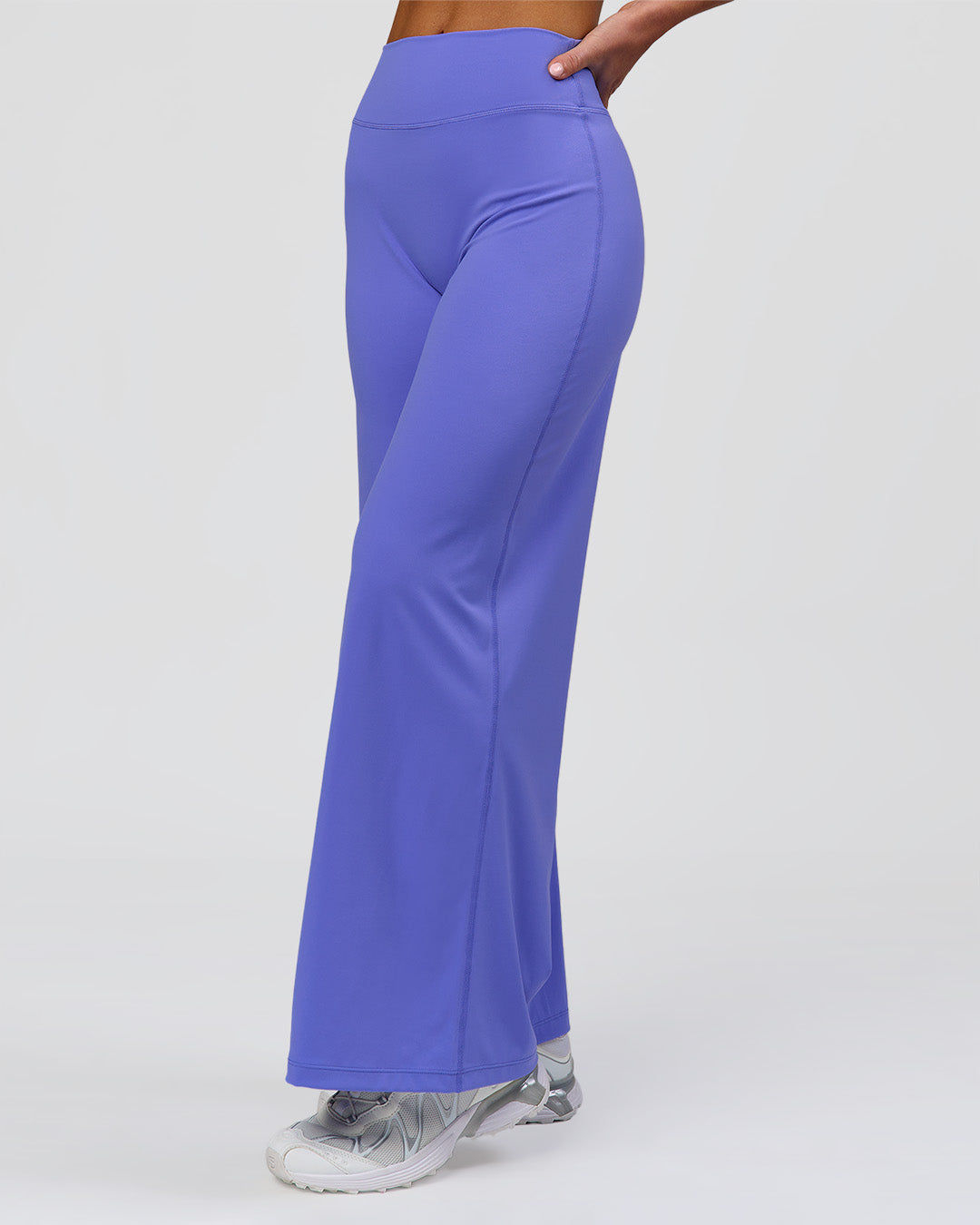 Woman wearing Elixir High-Rise Petite Pant - Bluebell | Model:Issy | Size:XS - view 9