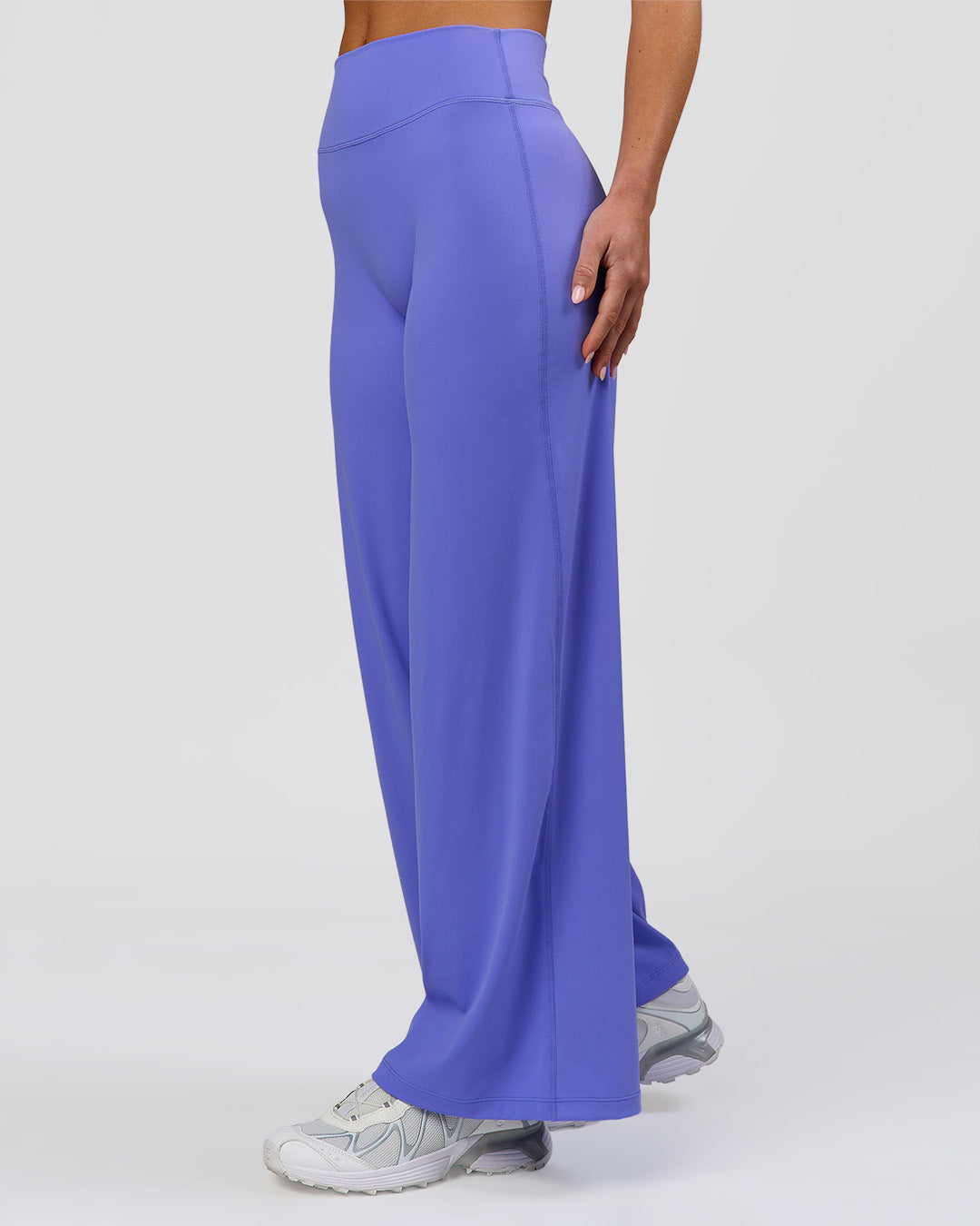 Woman wearing Elixir High-Rise Petite Pant - Bluebell | Model:Issy | Size:XS - view 10