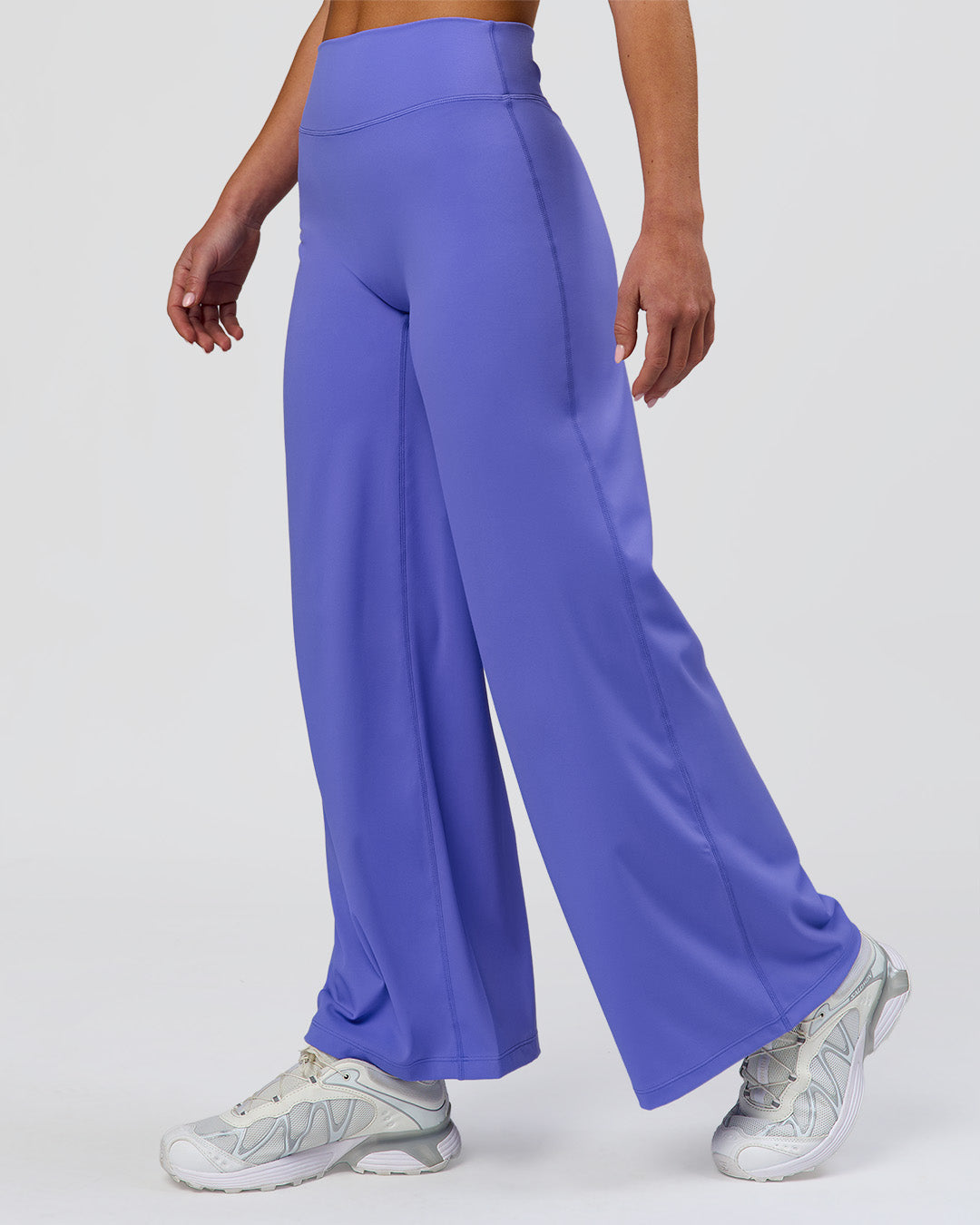Woman wearing Elixir High-Rise Petite Pant - Bluebell | Model:Issy | Size:XS - view 12