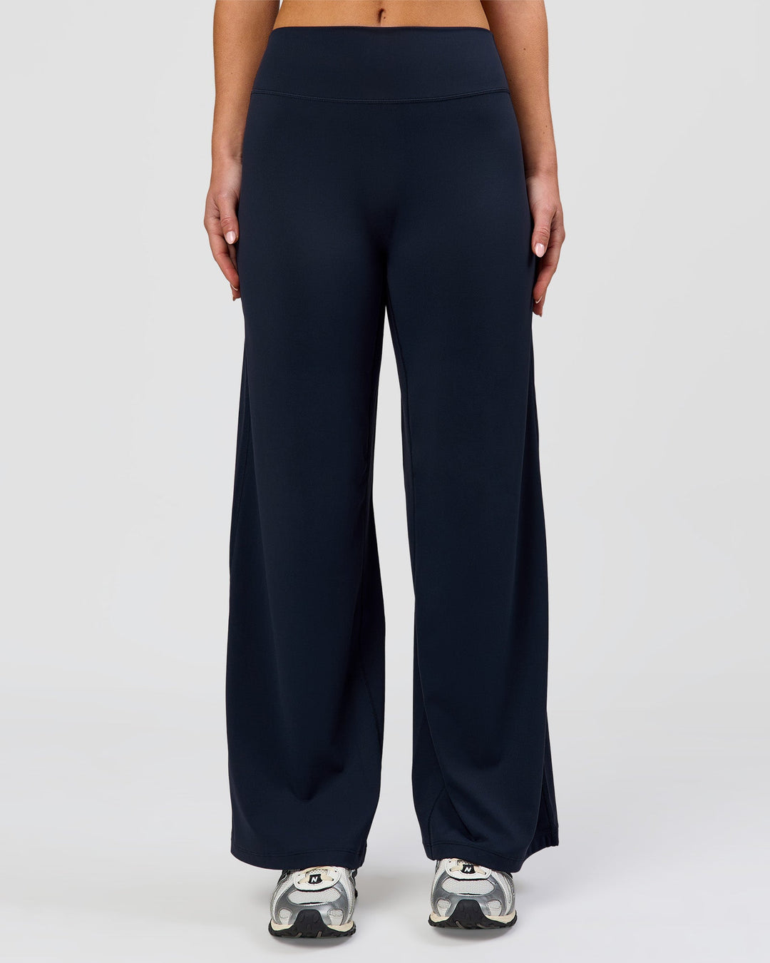 Woman wearing Elixir High-Rise Petite Pant - Midnight Navy | Model:Issy | Size:XS - view 9