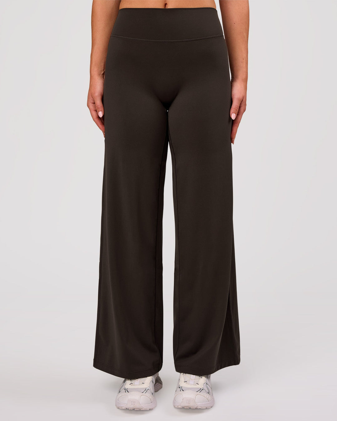 Woman wearing Elixir High-Rise Petite Pant - Ground Coffee | Model:Issy | Size:XS - view 1