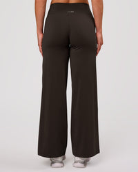 Woman wearing Elixir High-Rise Petite Pant - Ground Coffee | Model:Issy | Size:XS | Thumbnail Index: 3