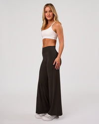 Woman wearing Elixir High-Rise Petite Pant - Ground Coffee | Model:Issy | Size:XS | Thumbnail Index: 6