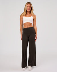 Woman wearing Elixir High-Rise Petite Pant - Ground Coffee | Model:Issy | Size:XS | Thumbnail Index: 7