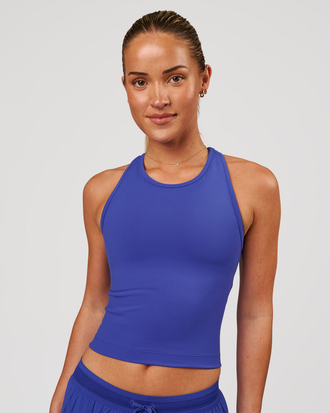 Woman wearing Flow Performance Tank 2.0 - Power Cobalt | Model:Issy | Size:XS - view 1