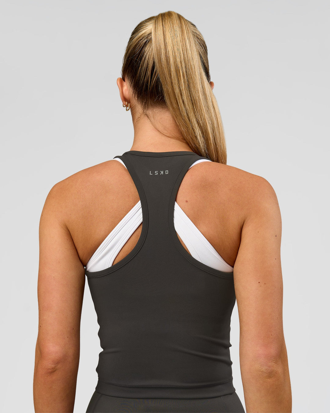 Woman wearing Flow Performance Tank 2.0 - Onyx | Model:Issy | Size:XS - view 3