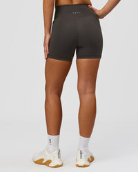Woman wearing Fusion Ultra High-Rise 4" Short Pockets - Onyx | Model:Issy | Size:XS | Thumbnail Index: 6