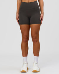 Woman wearing Fusion Ultra High-Rise 4" Short Pockets - Onyx | Model:Issy | Size:XS | Thumbnail Index: 9