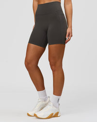 Woman wearing Fusion Ultra High-Rise 6" Short Pockets - Onyx | Model:Issy | Size:XS | Thumbnail Index: 5
