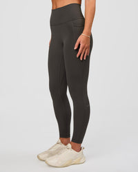 Woman wearing Fusion Ultra High-Rise 7/8 Legging Pockets - Onyx | Model:Issy | Size:XS | Thumbnail Index: 6