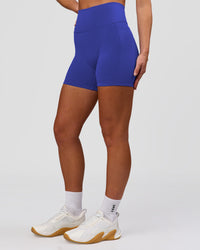 Woman wearing Fusion V-Contour Ultra High-Rise 4" Short Pockets - Power Cobalt | Model:Issy | Size:XS | Thumbnail Index: 5